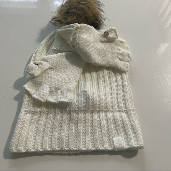 Calvin Klein Pom pom hat and flip-top gloves - Picture 6 of 7